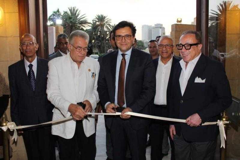 وزير الثقافة يفتتح الدورة 61 من ”صالون القاهرة” بعنوان ”المغامرون في الفن التشكيلي”