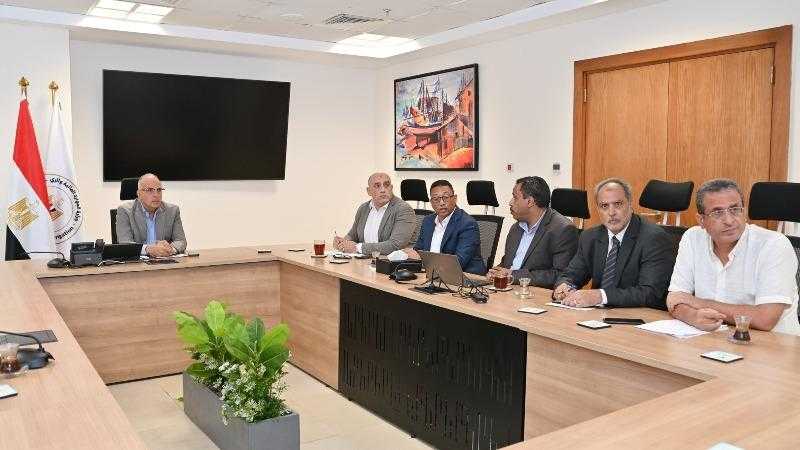 وزير الري يبحث مشروع تطوير منظومة الري والصرف في واحة سيوة