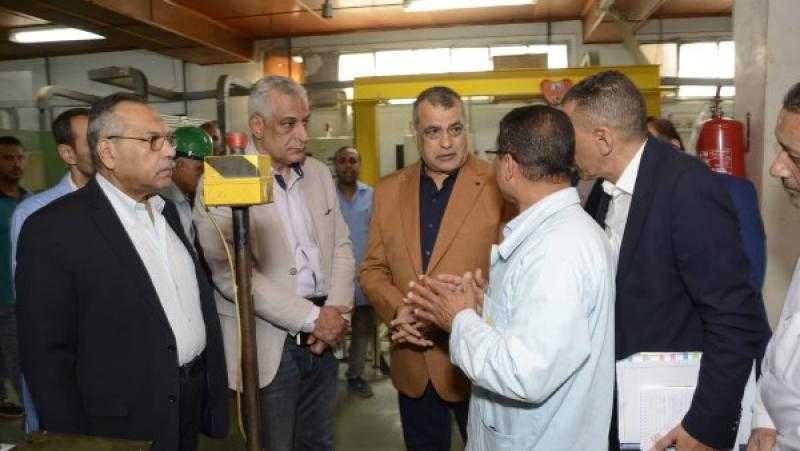 تُنتج لأول مرة فى مصر.. وزير الإنتاج الحربي يتابع مراحل تصنيع الطلمبات الغاطسة بمصنع 270 الحربي