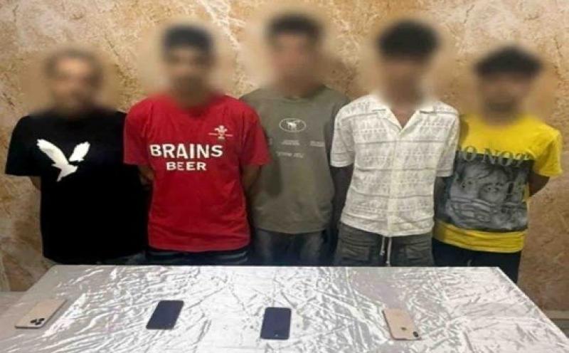 ضبط 5 شباب وراء مقاطع إلقاء أكياس مياه على المارة بالقاهرة