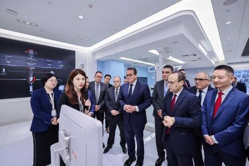 على هامش مؤتمر هواوي كونكت 2025.. وزير الصحة يبحث مع الرئيس التنفيذي لشركة «Mindray» دعم توطين الصناعات الطبية