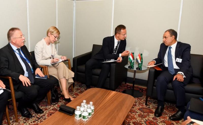 وزير الخارجية يلتقي وزير الخارجية والتجارة المجري على هامش أعمال الجمعية العامة للأمم المتحدة