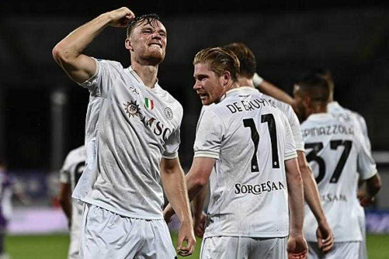 نابولي يعزز صدارته للدوري الإيطالي بفوز صعب على بيسا
