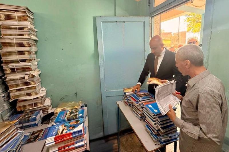 المديريات التعليمية تشدد على متابعة تسليم الطلاب الكتب المدرسية