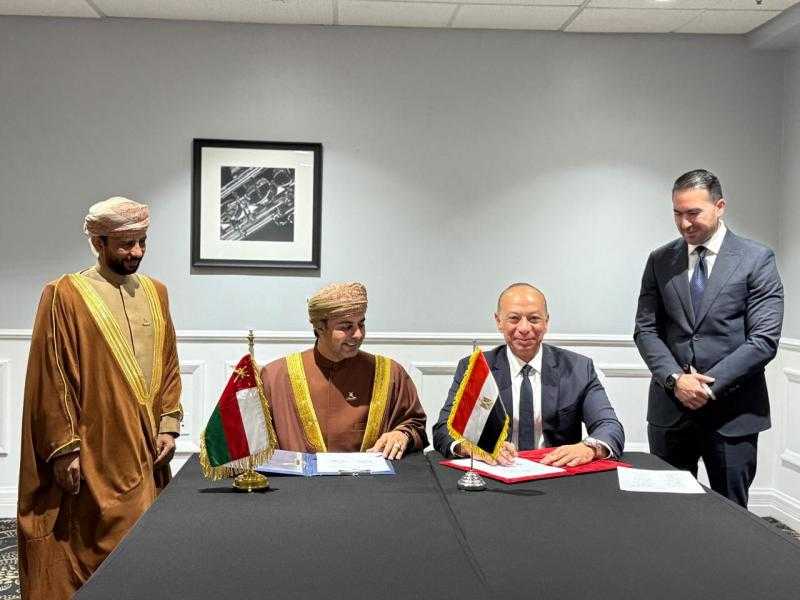 مصر وسلطنة عُمان توقعان مذكرة تفاهم لتعزيز التعاون في مجال الطيران المدني
