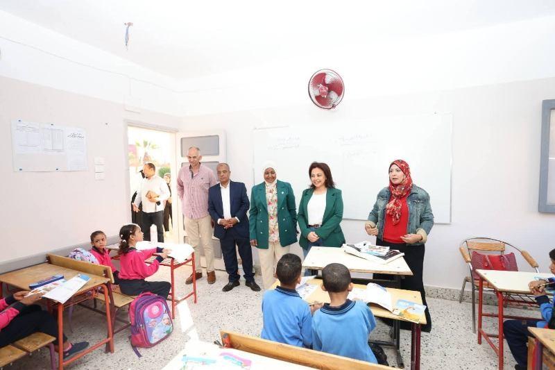 نائبة محافظ البحر الأحمر تواصل متابعة انطلاق العام الدراسي من مدارس الغردقة