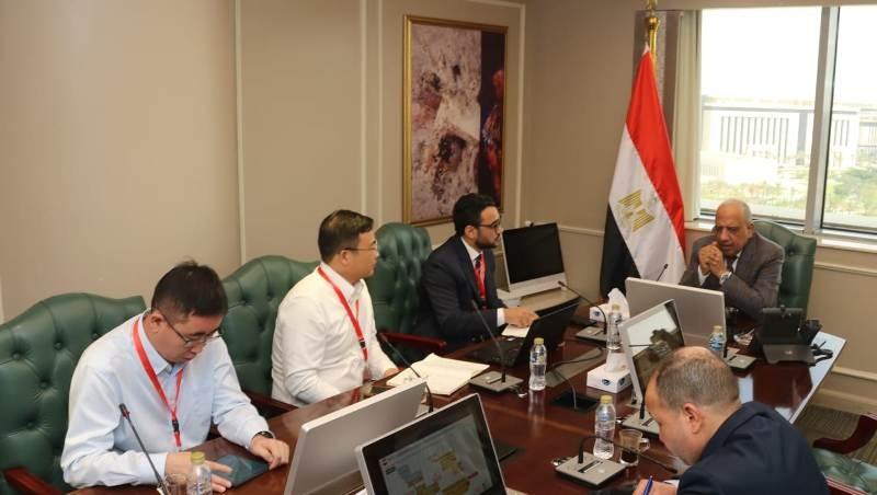 الكهرباء: توطين الصناعة ونقل التكنولوجيا الحديثة نتاج طبيعي لإعادة بناء الدولة للبنية التحتية