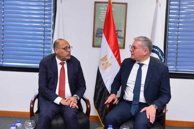 وزيرا البترول والعمل يُسلمان شهادات لأوائل خريجى دورات تدريب مجانية