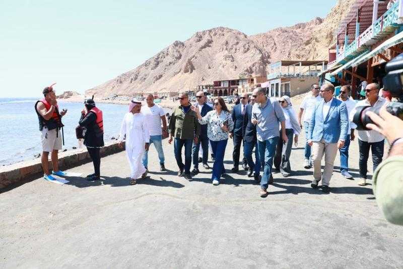 البيئة تشدد على تنظيم الأنشطة السياحية وحماية الشعاب المرجانية بمحمية أبو جلوم