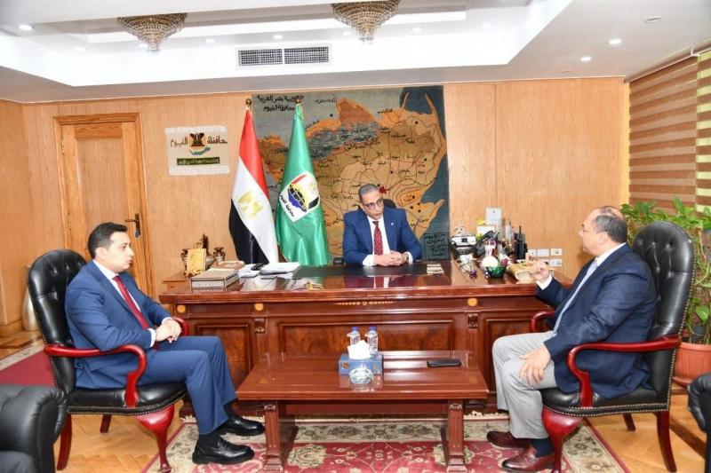 رئيس هيئة تنمية الصعيد يلتقي محافظ الفيوم لبحث آليات الاستغلال الأمثل للفرص الاستثمارية وإقامة مشروعات تنموية مشتركة