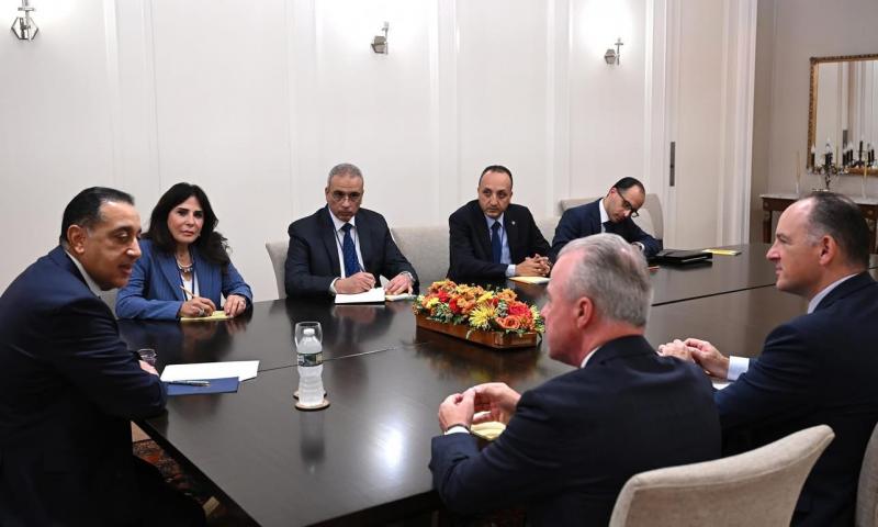 رئيس الوزراء يلتقي رئيس شركة ”بوينج” العالمية