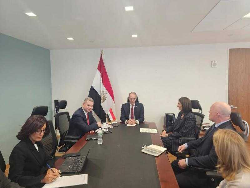 وزير الاتصالات يعقد مباحثات مع عدد من مسئولي الشركات العالمية لزيادة استثماراتها في مجالات التعهيد والاتصالات في مصر