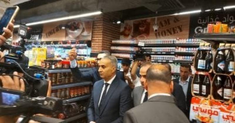 جولة رئيس جهاز حماية المستهلك تتصدى لمخالفات البيع بأزيد من السعر المعلن