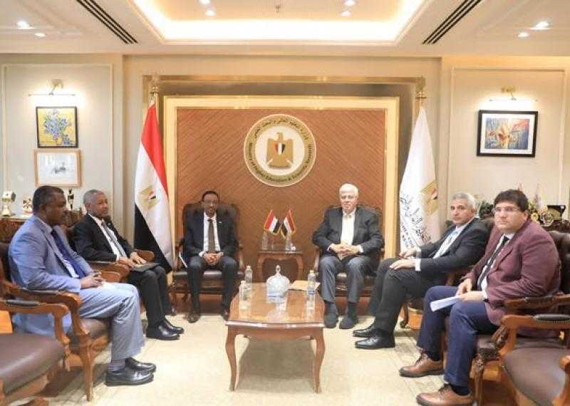 عاشور يلتقي نظيره السوداني لبحث سبل تعزيز التعاون المشترك في مجالات التعليم العالي والبحث العلمي