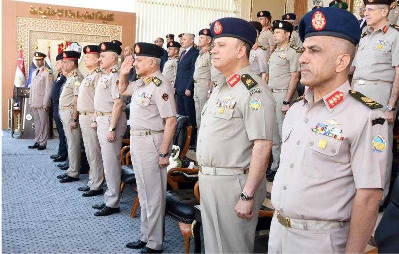 وزير الدفاع يشهد حفل تخرج الدفعة (168) من كلية الضباط الاحتياط.. فيديو وصور