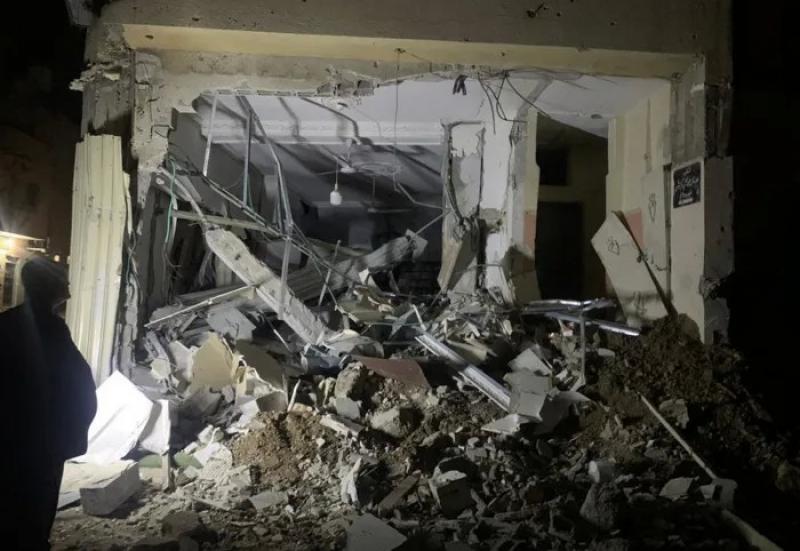 ”مركز حقوقي”: إسرائيل تشن هجومًا ممنهجًا لتدمير النظام الصحي في غزة