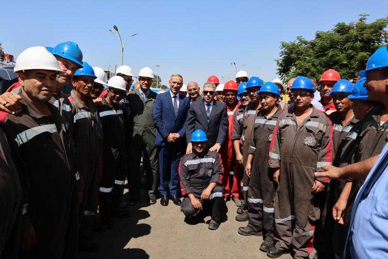 الفريق أسامة ربيع يتفقد شركة ترسانة السويس البحرية ويوجه بدراسة شاملة للتطوير