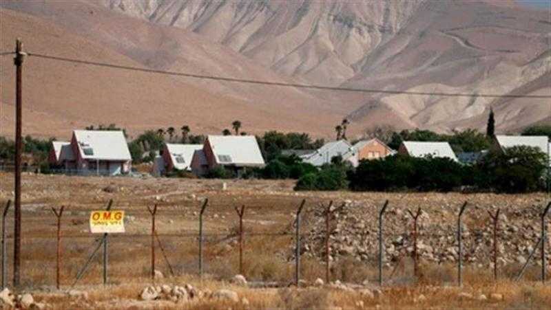 إعلام الاحتلال: أنباء أولية عن عملية إطلاق نار من مركبة مسرعة تجاه مستوطنة في الأغوار