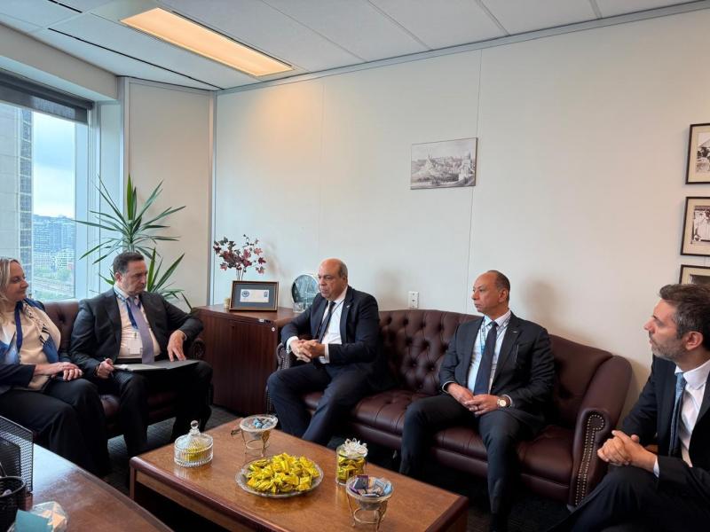 وزير الطيران المدني يبحث مع اليونان سبل تعزيز التعاون في مشروعات السلامة والاستدامة