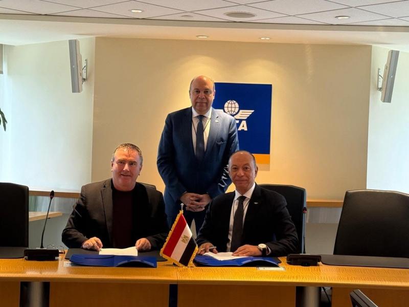 وزير الطيران المدني يشهد توقيع مذكرة تفاهم مع الاتحاد الدولي للنقل الجوي الإياتا لتعزيز منظومة السلامة الجوية
