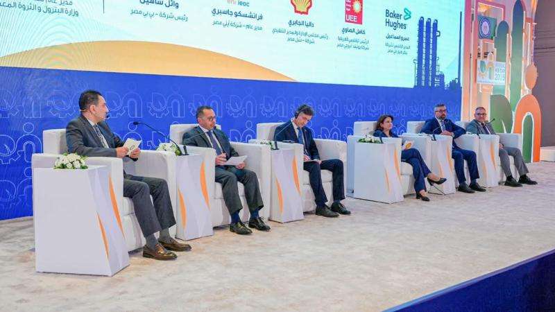 وزير البترول يشهد فعاليات جلسات النقاش التي جرت خلال يوم السلامة والصحة المهنية والبيئة 2025 جلسات نقاشية
