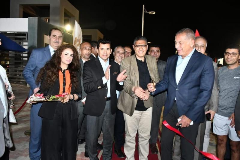 وزير الرياضة ومحافظ الجيزة يفتتحان ملاعب البادل الجديدة بنادي النادي أكتوبر