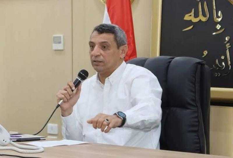 محافظ السويس: تكثيف الحملات لإزالة الإشغالات والنظافة العامة