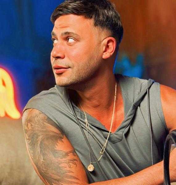 محمد إمام يكشف عن تصويره لفيلم جديد: انتظروا المفاجأة قريبا