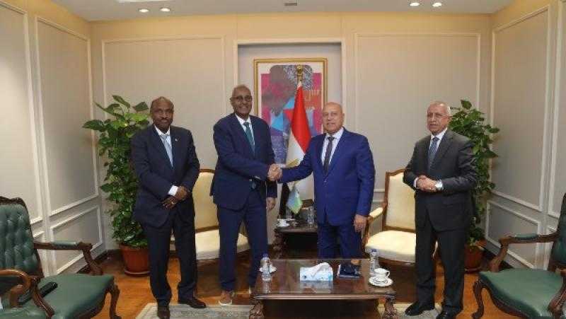 كامل الوزير يبحث مع رئيس سلطة الموانئ وسفير جيبوتي التعاون في النقل والصناعة