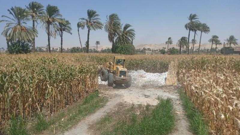 محافظ أسيوط: إزالة 53 حالة تعد واسترداد أكثر من 60 فدانًا و3 آلاف متر