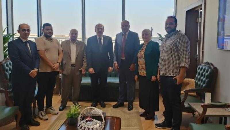 الصحة تكرم الفريق الطبي بحدائق القبة ويوجه بصرف مكافأة تشجيعية