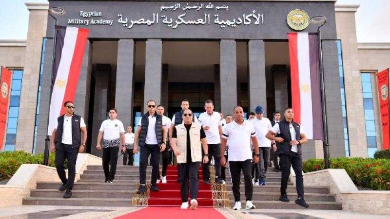 محدش يقدر يؤذي مصر.. 10 رسائل في جولة الرئيس السيسي بالأكاديمية العسكرية