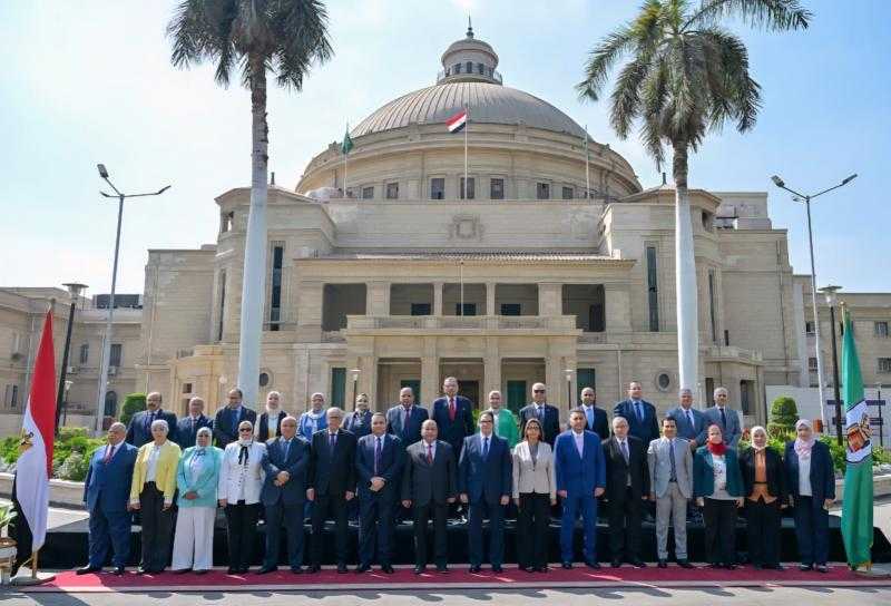 مجلس جامعة القاهرة يهنئ الرئيس السيسي بقرب الاحتفال بالذكرى الـ 52 لانتصارات حرب أكتوبر| صور