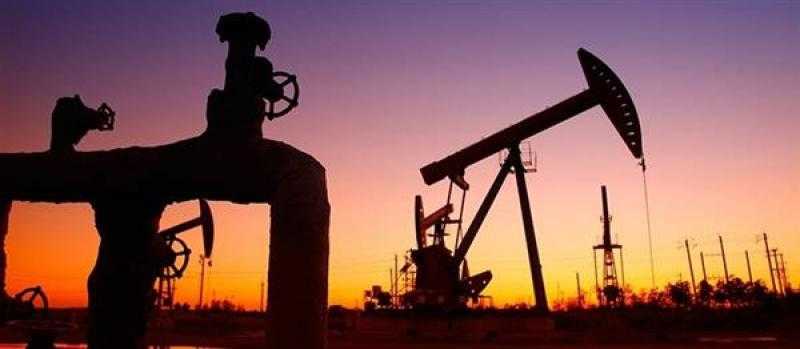 النفط يرتفع مع ختام الأسبوع وسط تصاعد هجمات أوكرانيا