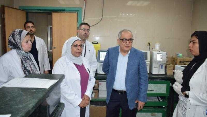 رئيس هيئة التأمين الصحي يتفقد مستشفى مدينة نصر
