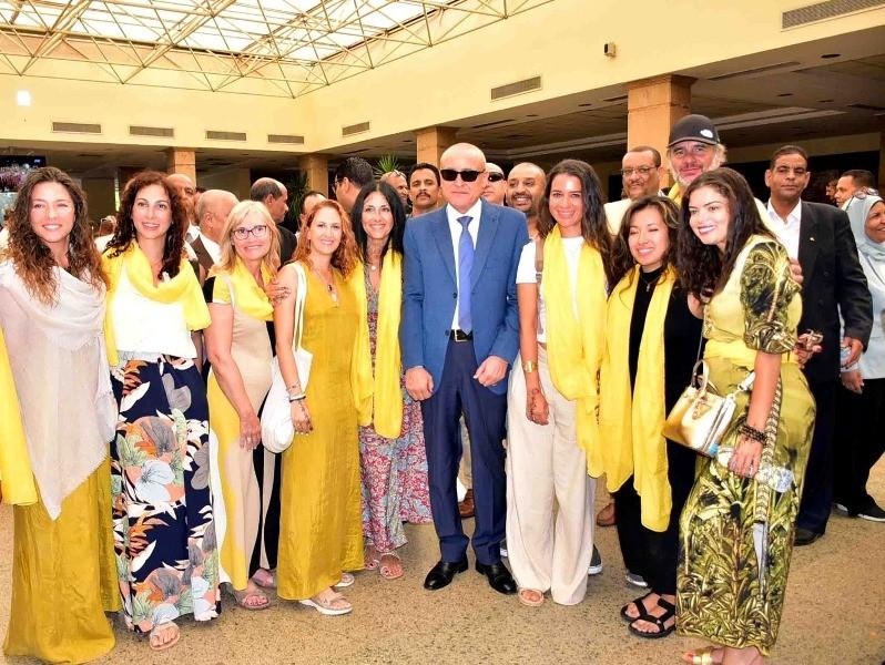 محافظة الأقصر تحتفل بيوم السياحة العالمي من معبد الكرنك بكرنفال عالمي.. صور