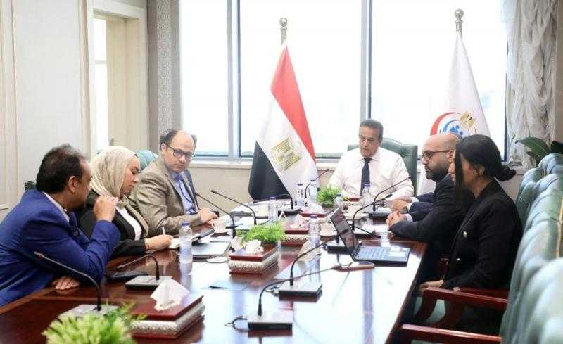 وزير الصحة يعقد اجتماعاً لمتابعة مستجدات منظومة الرعايات والحضانات والطوارئ وخطط التوسع بها