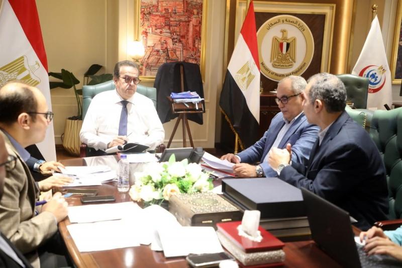 وزير الصحة يتابع مستجدات منظومة إصدار قرارات نفقة الدولة والمشروع القومي لإنهاء قوائم الانتظار