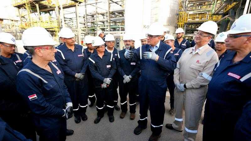 وزير البترول يتفقد مشروعات التطوير وزيادة الإنتاج وترشيد الطاقة بشركة العامرية لتكرير البترول