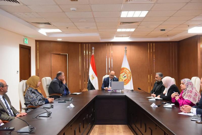 وزير العمل: توجيهات بتكثيف الجهود لتنفيذ خطط الوزارة في التدريب والتشغيل وتعزيز علاقات العمل و”التحول الرقمي”