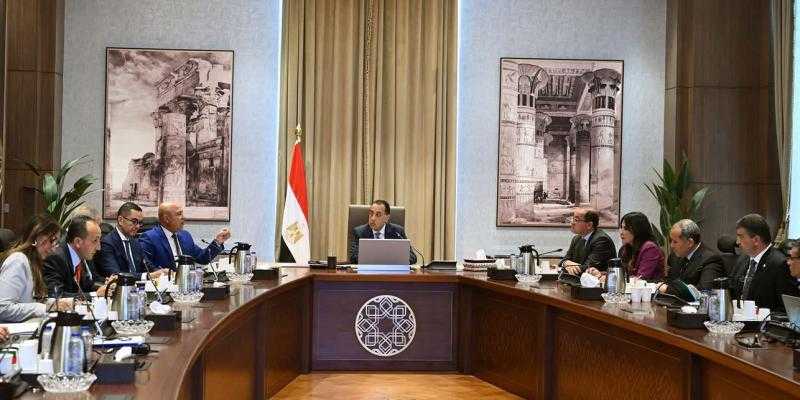 رئيس الوزراء يتابع الموقف التنفيذي لمشروعات القطار الكهربائي السريع والمونوريل