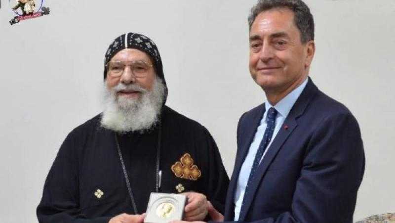 السفير الفرنسي يزور دير الأنبا بيشوي بوادي النطرون .. صور