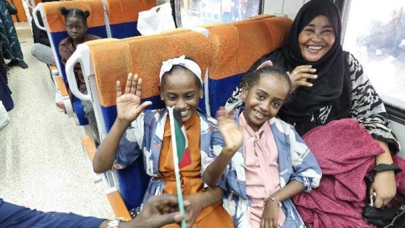 السكة الحديد تُسيّر الرحلة العشرين لقطارات العودة الطوعية للأشقاء السودانيين إلى وطنهم | صور