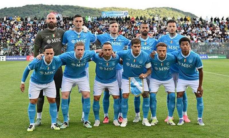 روما يهزم ساسولو ويواصل مطاردة نابولي على صدارة الدوري الإيطالي