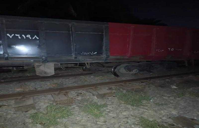 السكة الحديد: استعادة حركة القطارات بشكل تدريجي بعد خروج بعض عربات قطار عن السكة في بني سويف