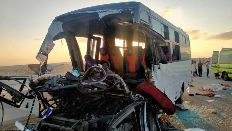 مصرع 8 أشخاص وإصابة 14 فى حادث تصادم أتوبيس وسيارة نقل بصحراوى المنيا