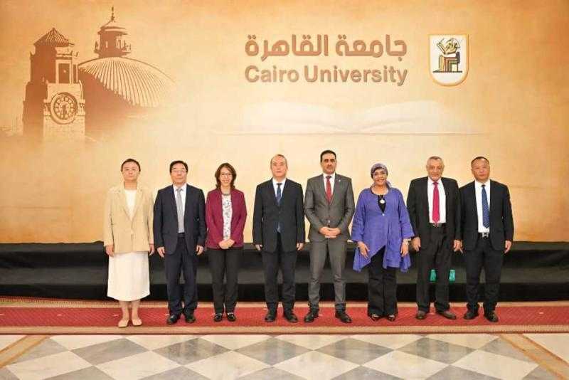 جامعة القاهرة تستقبل وفدًا من ”نورث ويست” الصينية