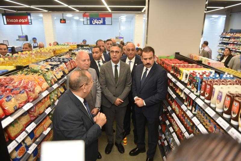 وزير التموين يفتتح أول 3 فروع مطوّرة للمجمعات الاستهلاكية بالعلامة التجارية الموحدة “كاري أون”