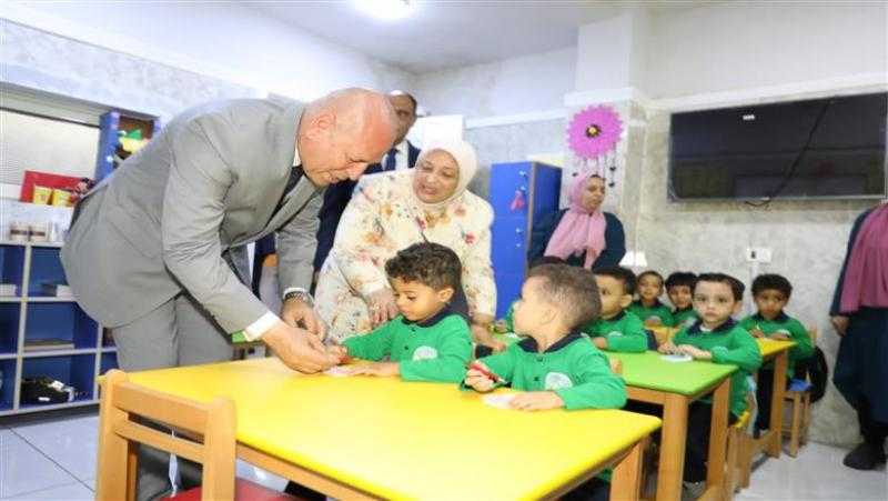 محافظ القاهرة يفتتح حضانة ومركز طباعة للسيدات بالأسمرات