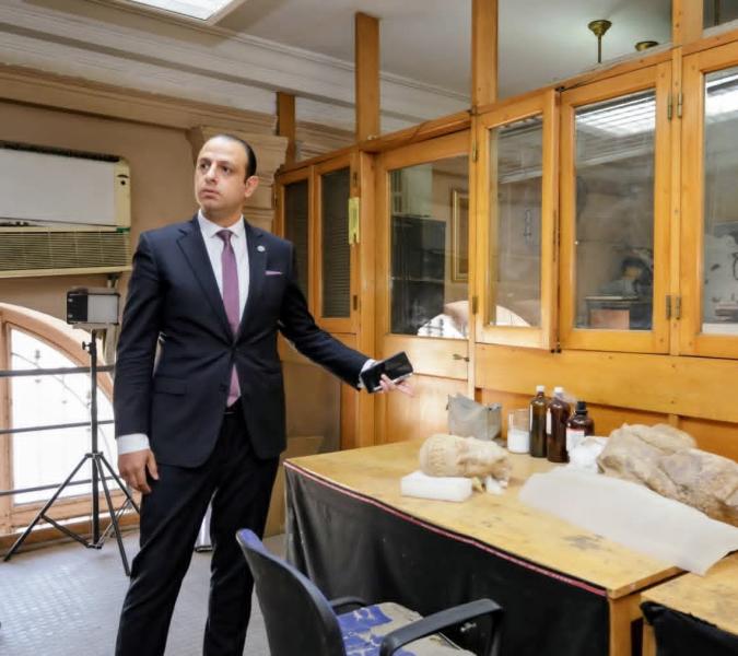 النيابة الإدارية تكشف عمر الأسورة الأثرية المسروقة من المتحف المصري.. صور